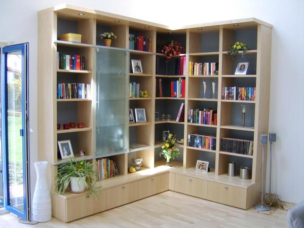 Wohnzimmerschrank