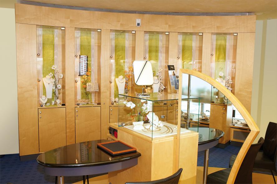 Ladeneinrichtung Juwelier in Saarlouis 1